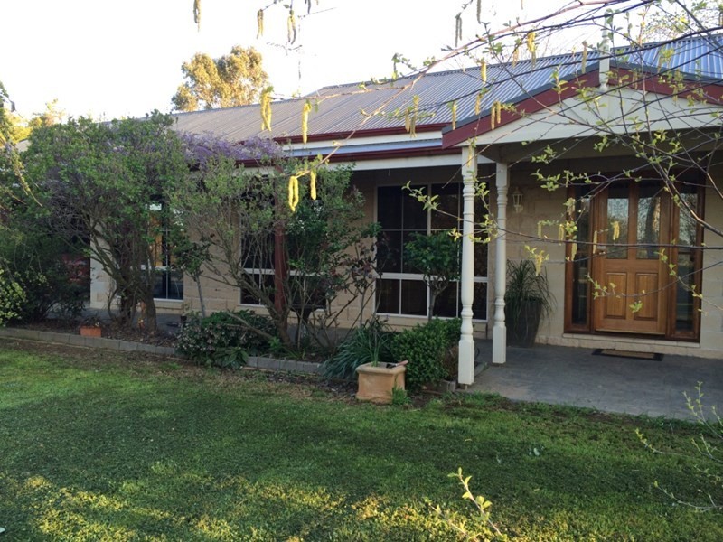 74 Pascoe Street, Rochester VIC 3561