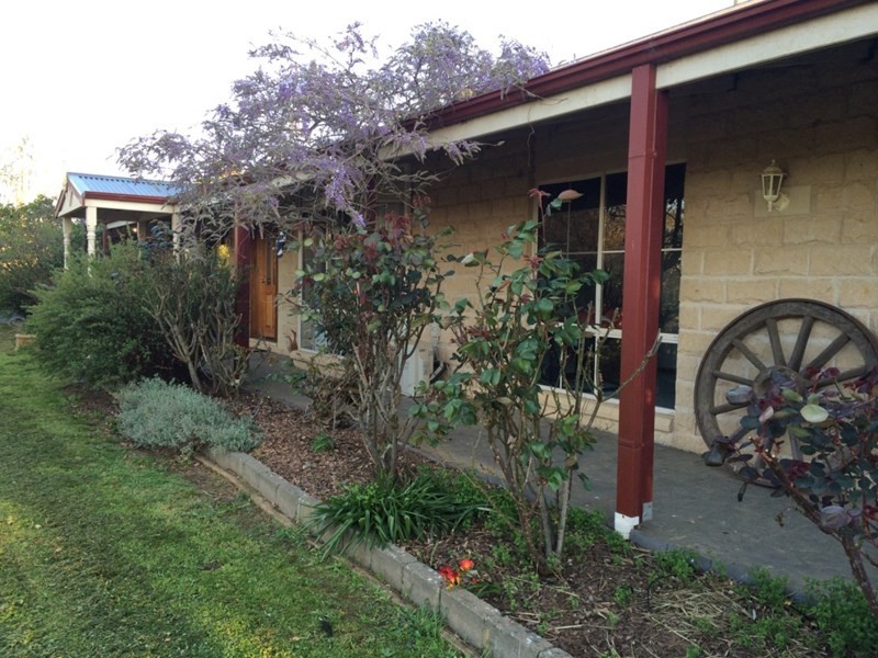 74 Pascoe Street, Rochester VIC 3561