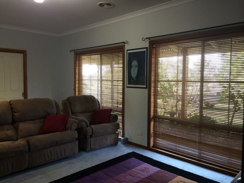 74 Pascoe Street, Rochester VIC 3561