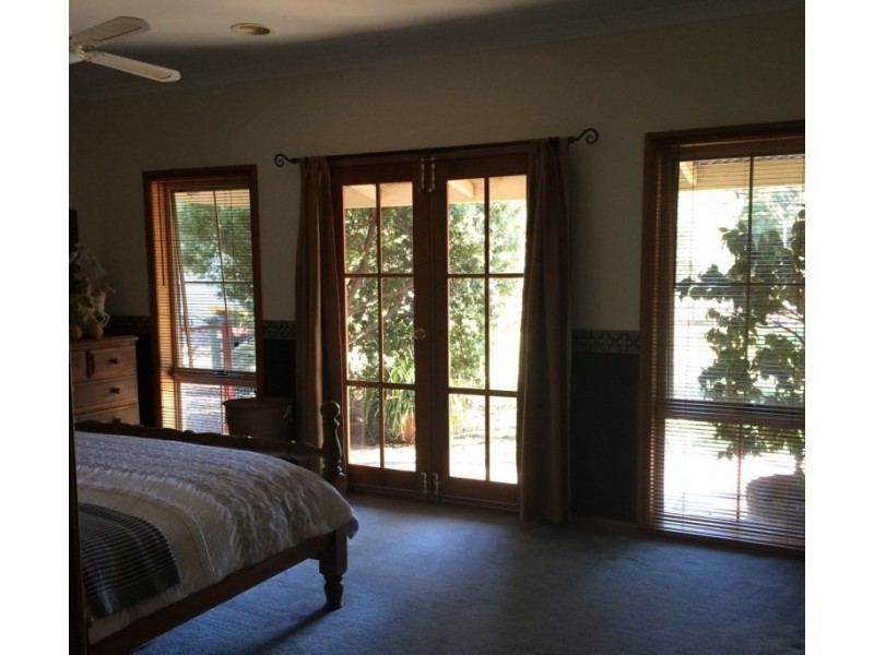 74 Pascoe Street, Rochester VIC 3561