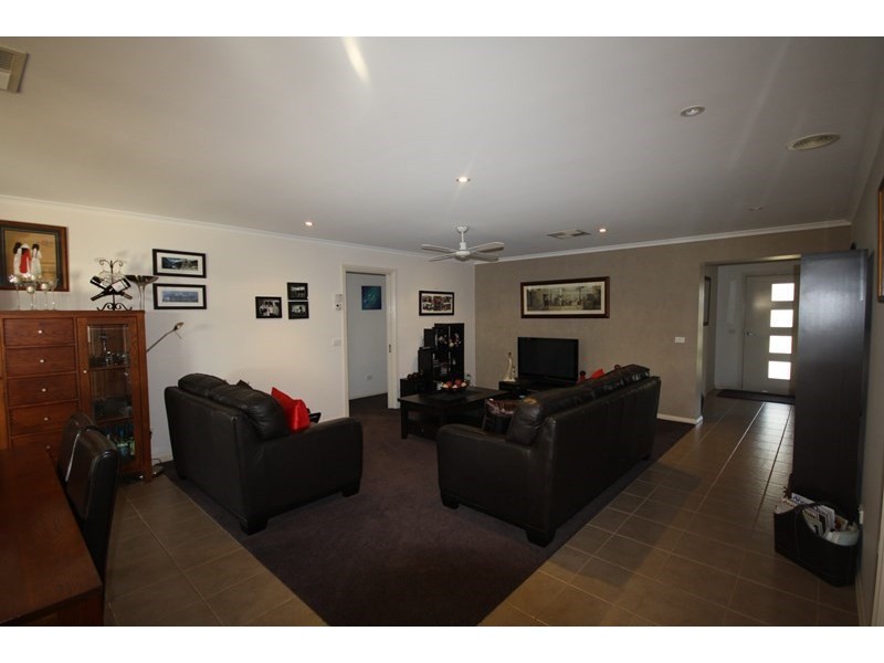 9 High Street, Rochester VIC 3561