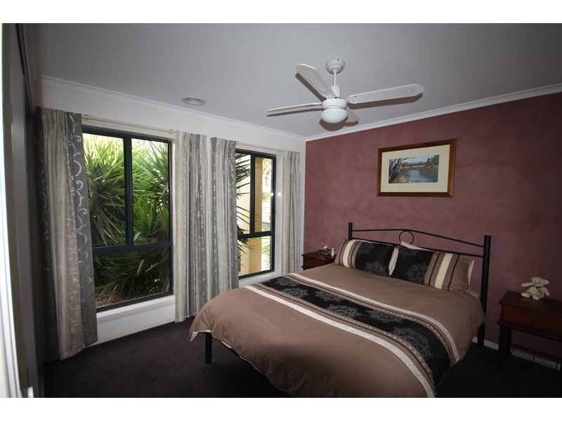 9 High Street, Rochester VIC 3561