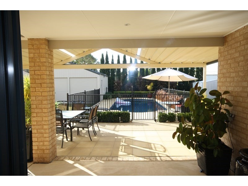 9 High Street, Rochester VIC 3561