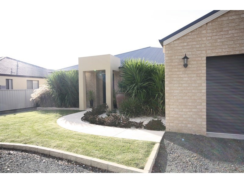 9 High Street, Rochester VIC 3561