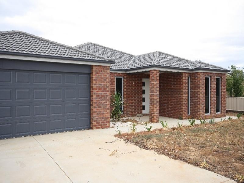 11 Francis Street, Rochester VIC 3561