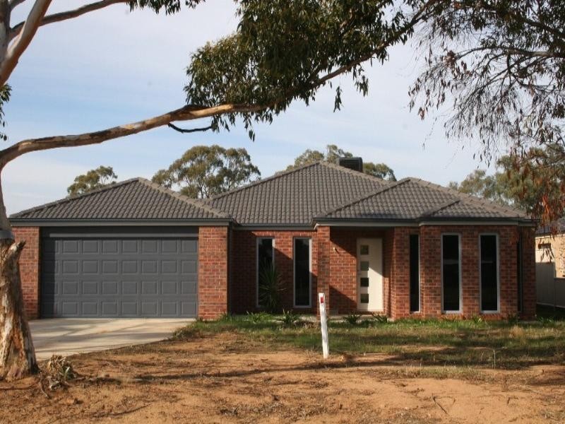 11 Francis Street, Rochester VIC 3561