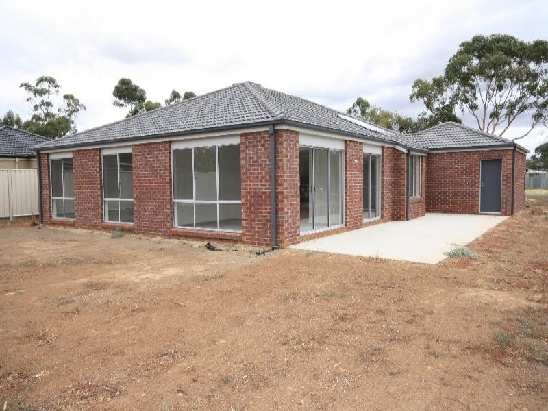 11 Francis Street, Rochester VIC 3561
