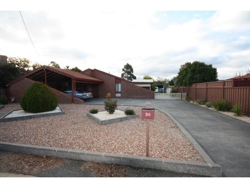 30 Dudley Street, Rochester VIC 3561