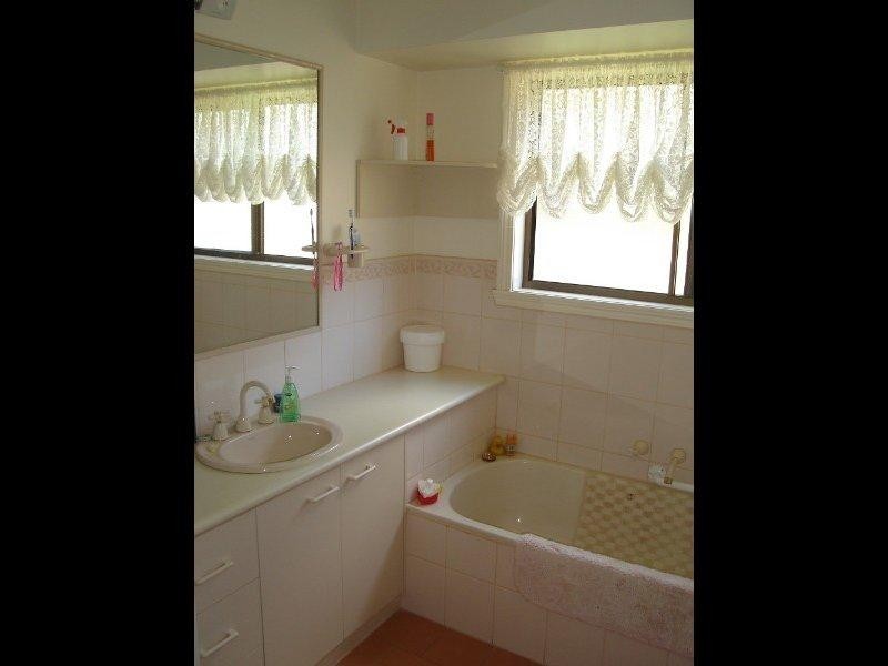 131 Brooks Road, Rochester VIC 3561