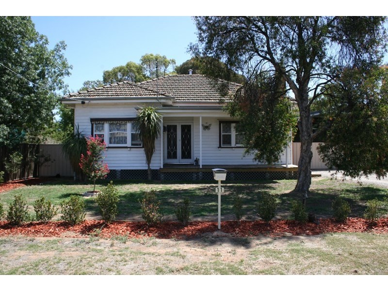 11 Lindsay Street, Rochester VIC 3561
