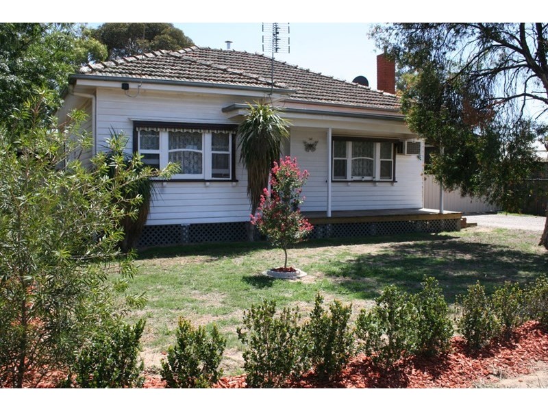 11 Lindsay Street, Rochester VIC 3561