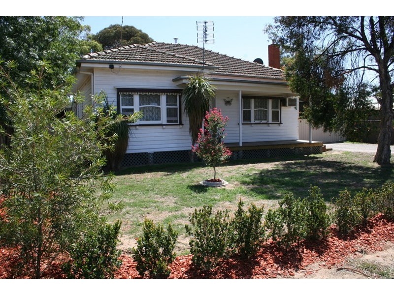 11 Lindsay Street, Rochester VIC 3561