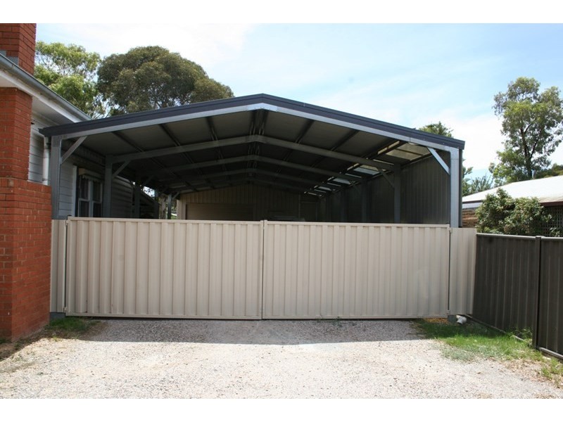 11 Lindsay Street, Rochester VIC 3561