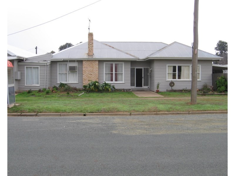 8 George Street, Rochester VIC 3561