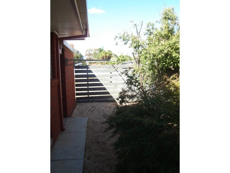 2/13-15 Dawson Street, Rochester VIC 3561