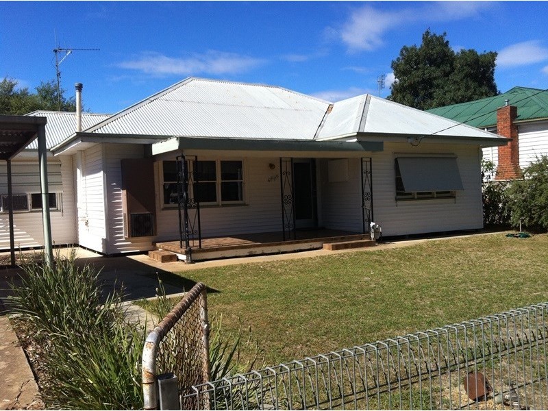 17 Moore Street, Rochester VIC 3561