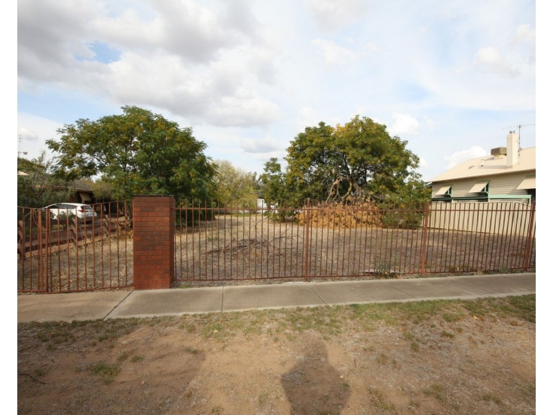 11 Hart Street, Rochester VIC 3561