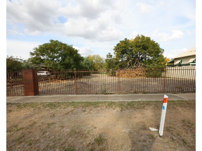 11 Hart Street, Rochester VIC 3561