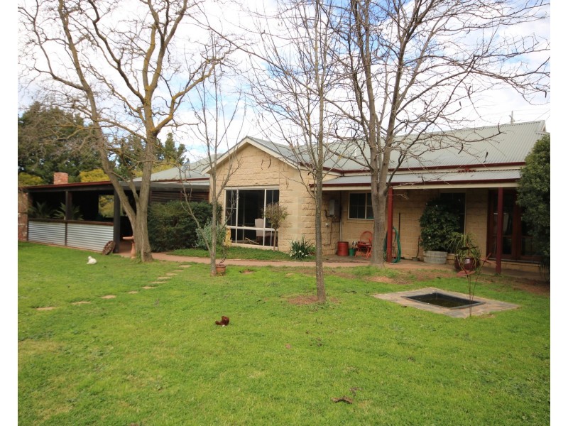 74 Pascoe Street, Rochester VIC 3561