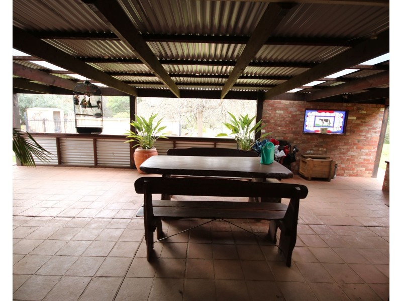 74 Pascoe Street, Rochester VIC 3561