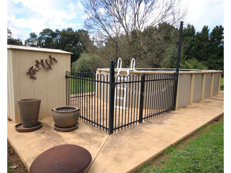 74 Pascoe Street, Rochester VIC 3561