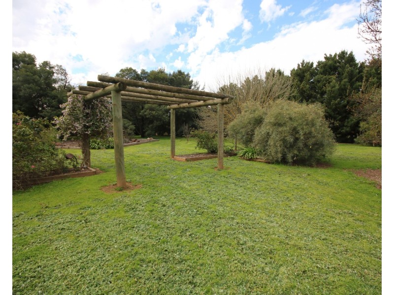 74 Pascoe Street, Rochester VIC 3561