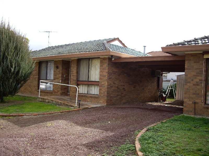 1/13 Hart Street, Rochester VIC 3561