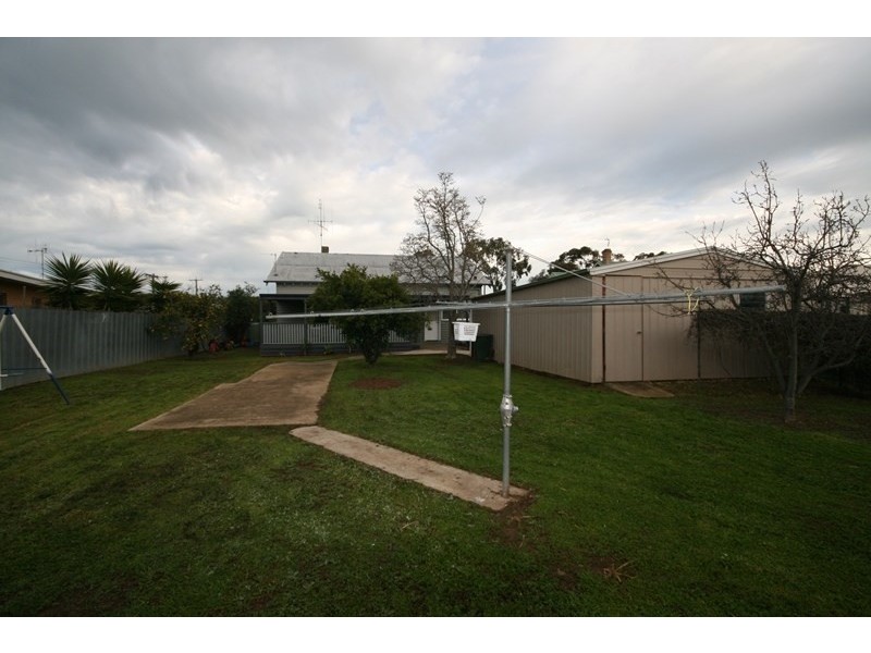 5 Hart Street, Rochester VIC 3561