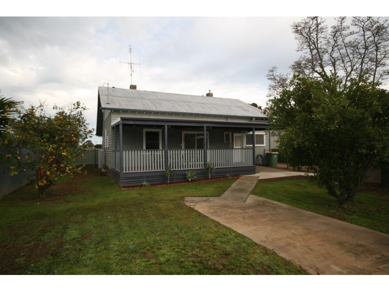5 Hart Street, Rochester VIC 3561