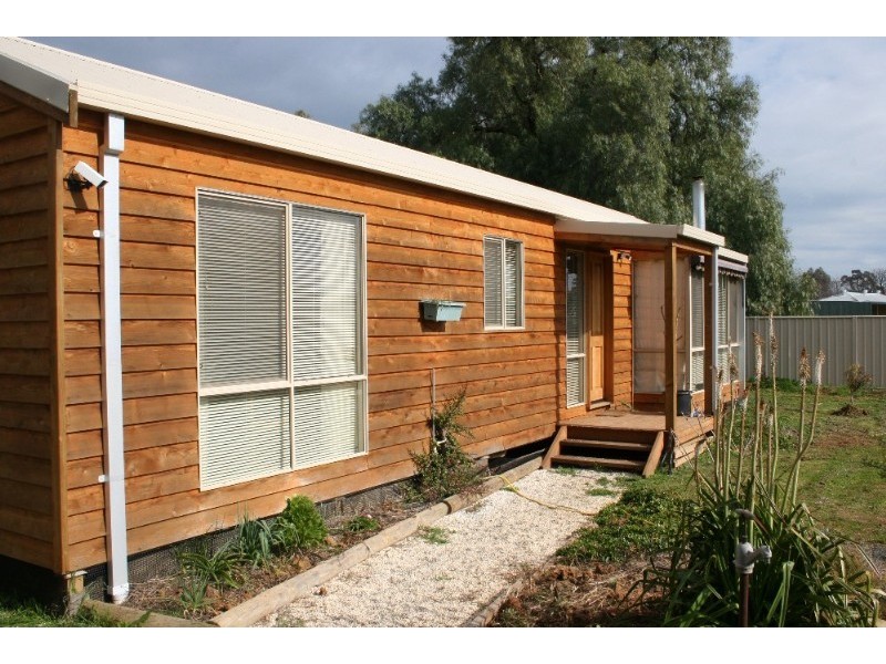 18 Swindale Street, Elmore VIC 3558