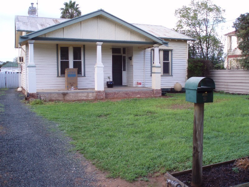 9 Mackay Street, Rochester VIC 3561