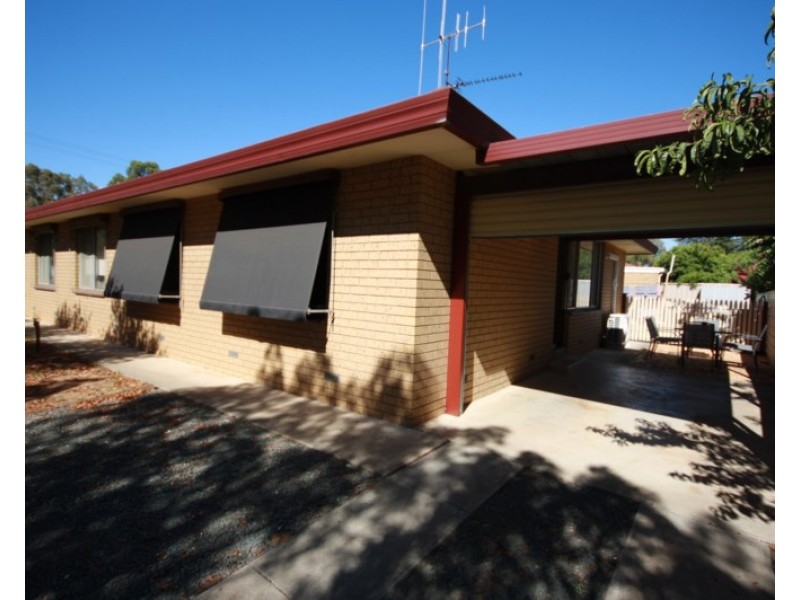 2/9 Priory Street, Rochester VIC 3561