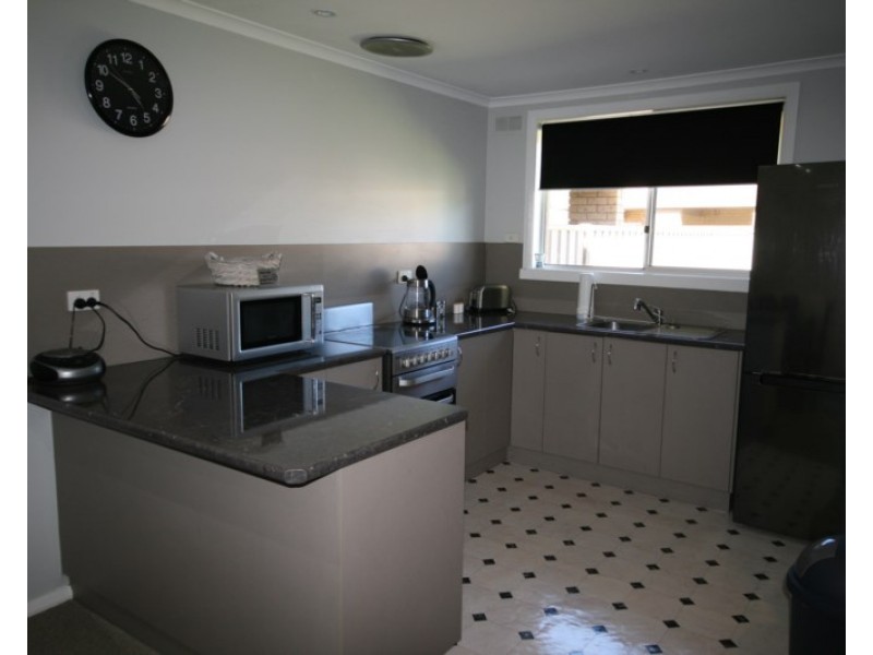 2/9 Priory Street, Rochester VIC 3561