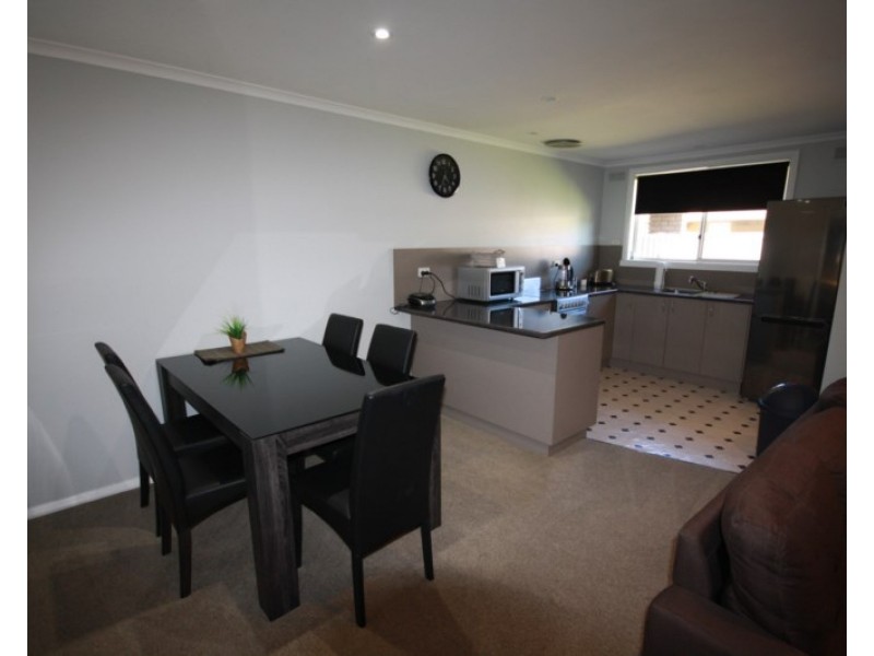 2/9 Priory Street, Rochester VIC 3561