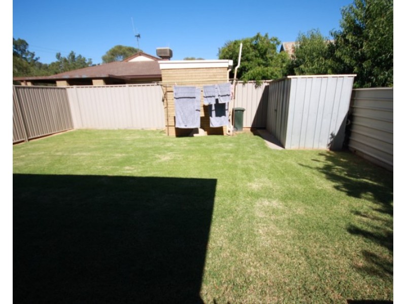 2/9 Priory Street, Rochester VIC 3561