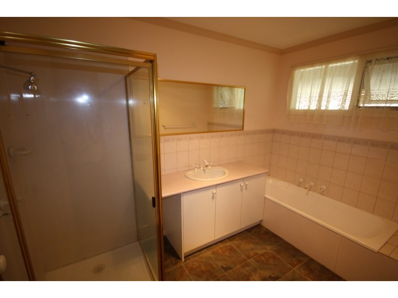 90 Victoria Street, Rochester VIC 3561