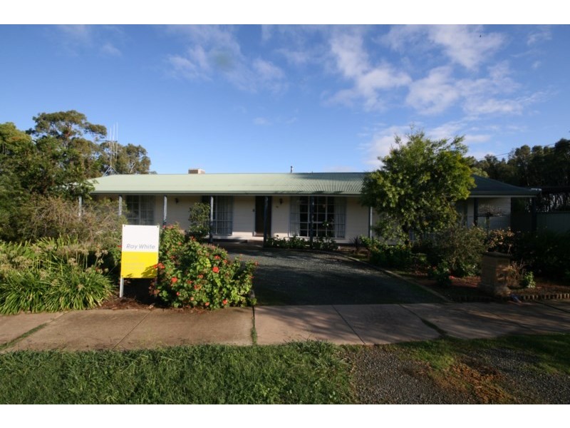 90 Victoria Street, Rochester VIC 3561