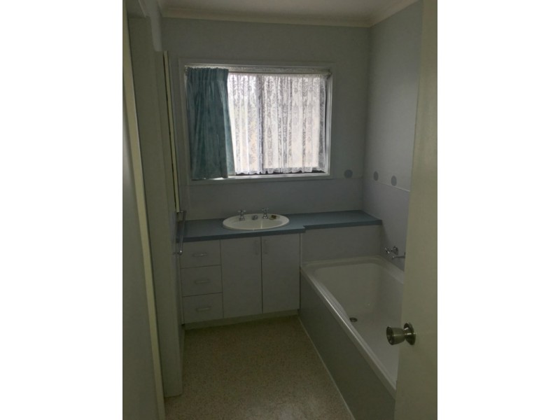 10 Ray Court, Donald VIC 3480