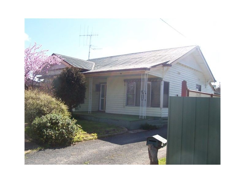 2 Kings Avenue, St Arnaud VIC 3478