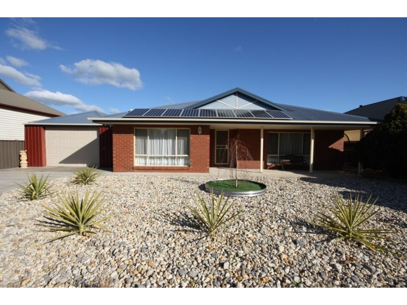 33 Dudley Street, Rochester VIC 3561