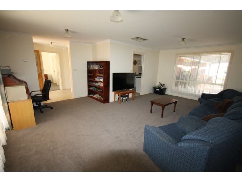 33 Dudley Street, Rochester VIC 3561