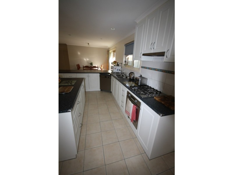 33 Dudley Street, Rochester VIC 3561