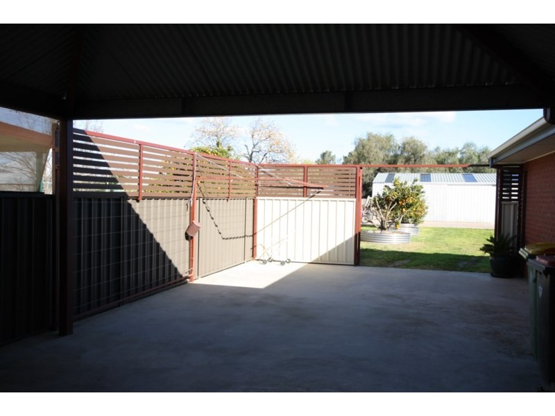 33 Dudley Street, Rochester VIC 3561