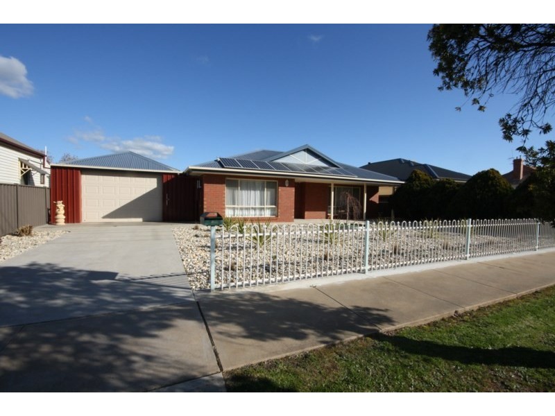 33 Dudley Street, Rochester VIC 3561