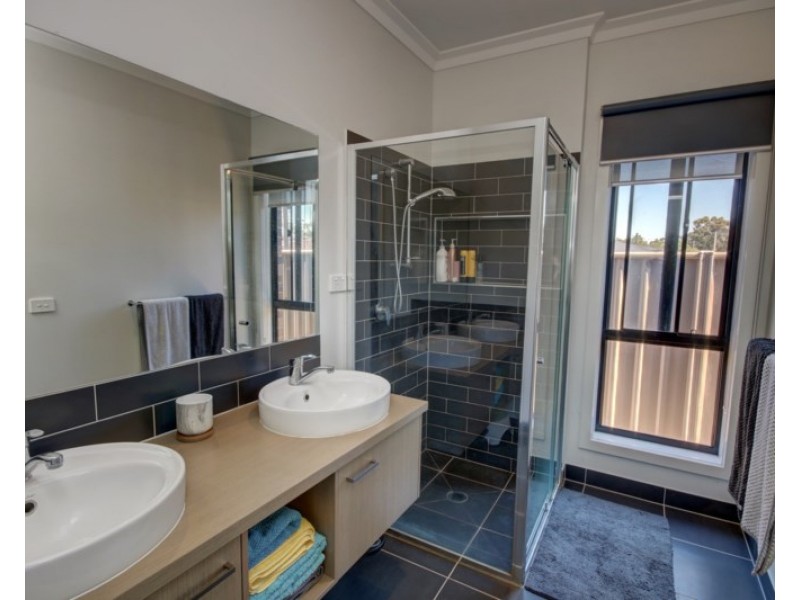 43 Kerford Street, Rochester VIC 3561