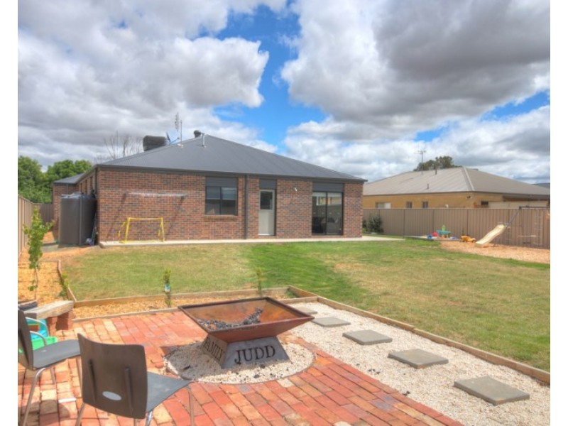 43 Kerford Street, Rochester VIC 3561