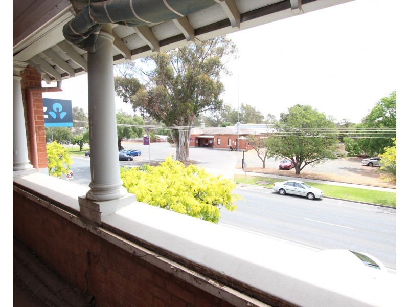 35 Moore Street, Rochester VIC 3561