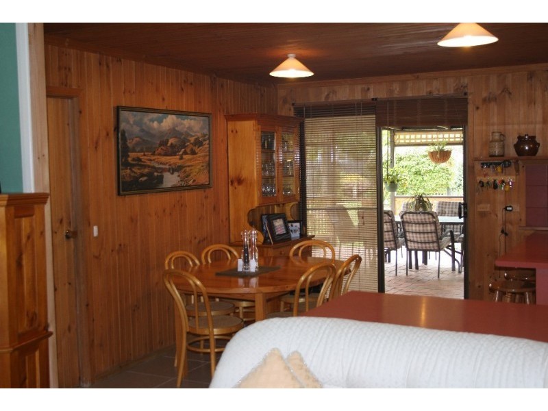 11 Victoria Street, Rochester VIC 3561