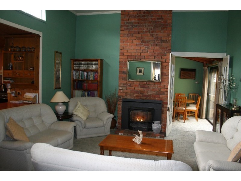 11 Victoria Street, Rochester VIC 3561