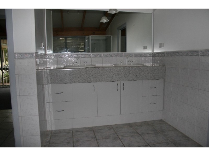 6533 Northern HigHighway, Rochester VIC 3561